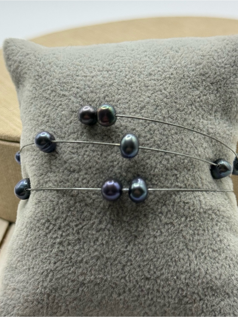 Elegant Tahitian-Style Black Pearl Wire Bracelet - Women's Jewelry